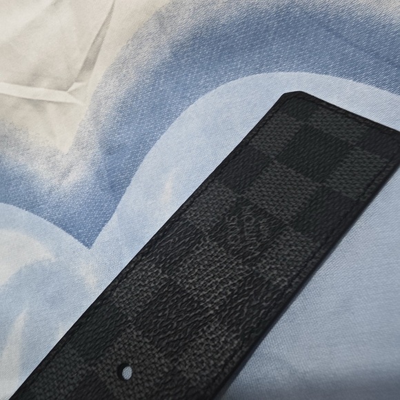 Louis Vuitton Men's Logo Belt - Picture 6 of 6